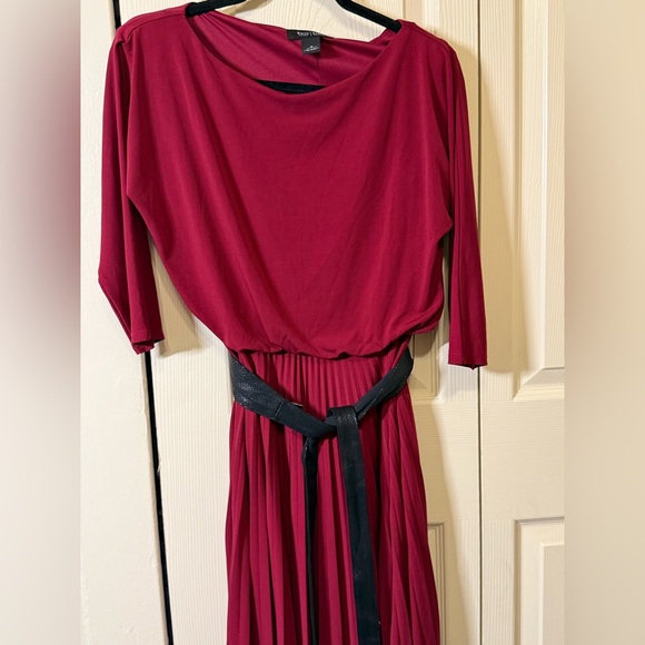 White House Black Market Dresses & Skirts - White House Black Market Red Dress with Black Belt Size 2 (Measurements below)